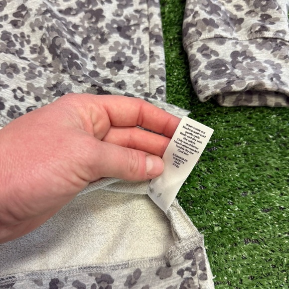 Athleta Studio to Street Print Sweatshirt in Heather Grey Libra, Size M - Picture 5 of 8